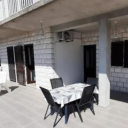 Classic Apartment Zrnovo